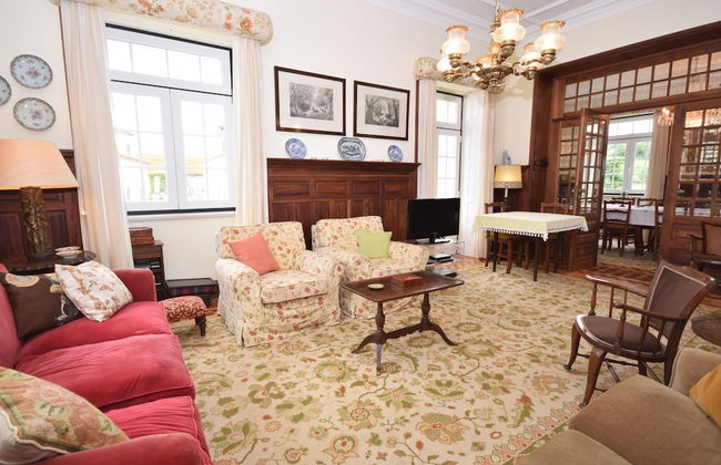 Sprawling Villa Near Alenquer - Photo 13