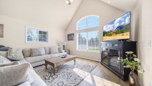 CDA Getaway! King Beds, Gear Storage, RV & Trailer Parking, 1 Mile to the Lake! - Foto 2