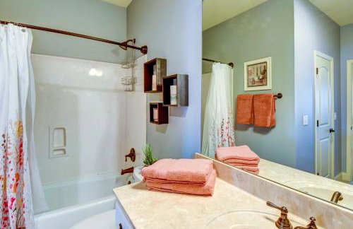 West Union Townhome with Patio and Lake View - Foto 23