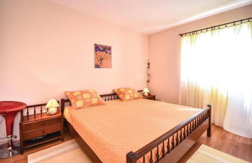 Two-Bedroom Apartment In Mravince - Photo 18