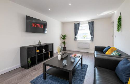 4BR New Build - Near Ferry Port - Great for Groups - Foto 26