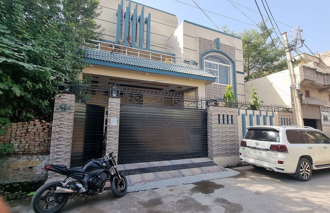 Impeccable 4-bed Villa in Gujrat - Photo 1