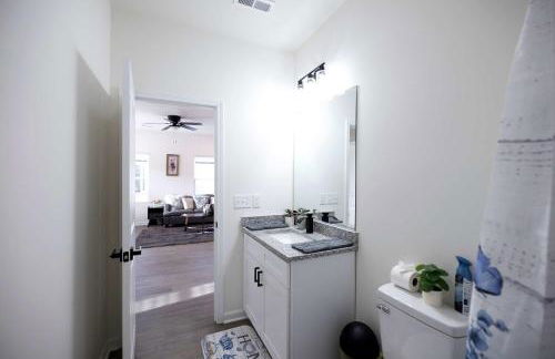 4 Min to Downtown - 10 to Elon - Washer and Dryer - Foto 28