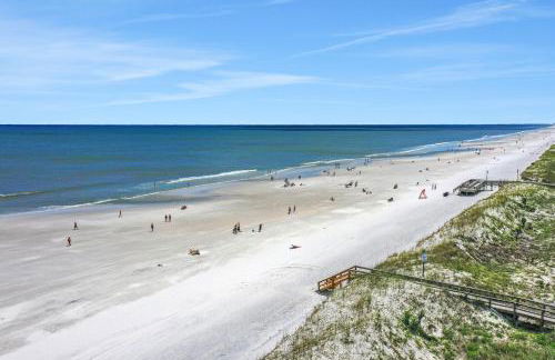 Renovated condo with ocean views, pool, & beach access - Foto 25