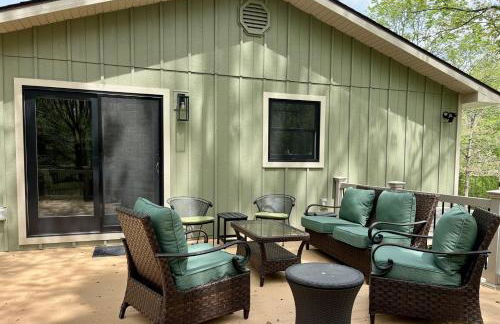 Family-Friendly 3BR Home w Bunk Room & Yard - Photo 40