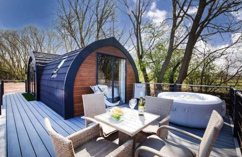 Stonelake Lodges - Willow Walk luxury lakeside lodge with hot tub - Foto 1