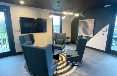 Muse- Morgan Wallen Speakeasy and Giant Balcony - Foto 16