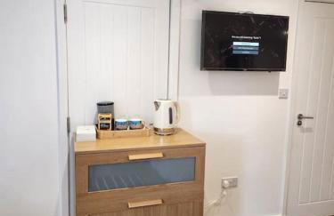 Lovely En-suite Room with private entry, Close to Station - Foto 5