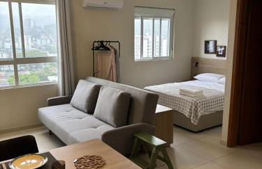 Studio completo no centro com garagem coberta e vista - Foto 3