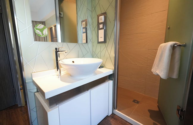 Epoch Hotel - Photo 15