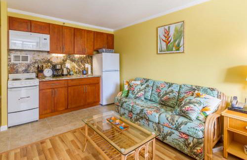 Tropical Studios at Marine Surf Waikiki - FREE PARKING - BEST LOCATION - FULL KITCHEN - SWIMMING POOL - Foto 136