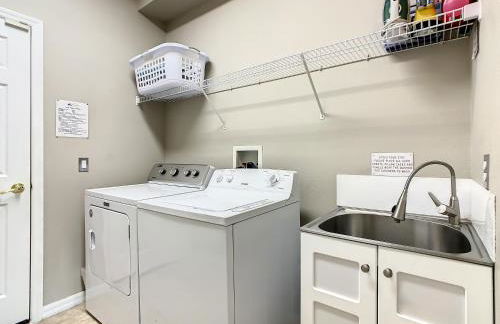 Extended Sun Deck with Private Pool in Gated Quiet Community - Foto 53