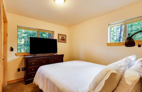 Hot Tub and Game Room Ronald Retreat 2 Mi to Lake! - Foto 16