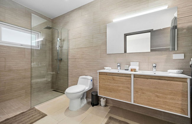 NEW Modern 3BR 3BA Private Pool Centrallylocated - Foto 9