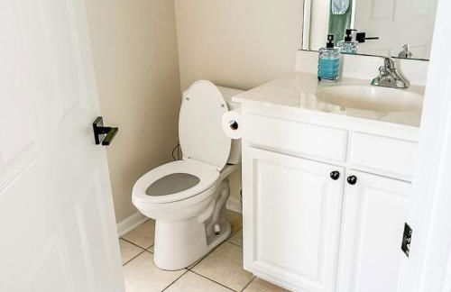 Spacious Private 2BR-2BA I Pool I Garage I Central - Foto 15