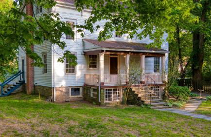 Relax in Style at Historic Modern on Main with Modern Amenities Wooded Views - Foto 48