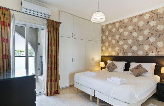 Hill View Restaurant & Apartments - Photo 16