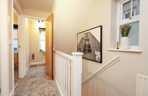Cosy Bristol Townhouse - Free Parking - Sleeps 6 - By EKLIVING PARTNERS - Foto 10