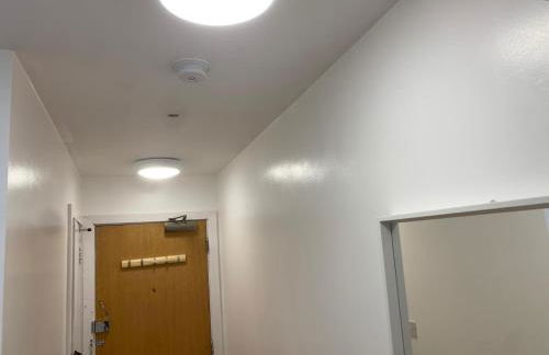 Cozy Entire Apartment with Free onsite Parking, 2-Min Walk to Barking Station - Foto 7