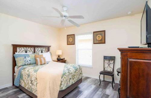 5 bedroom, 7 bed , 3 bathroom Midterm Rental Home with Pool and Game room, near Disney - Foto 24