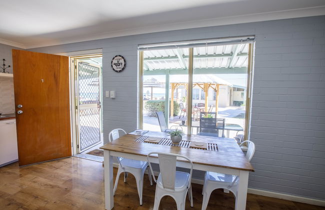 Shark Bay Seafront Apartments - Photo 37