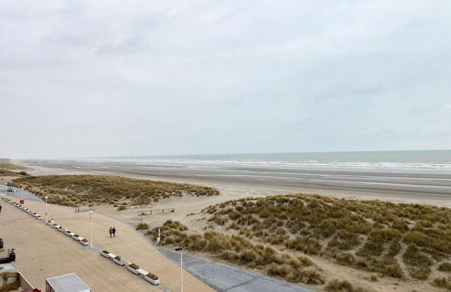 Couple Stay Near Beaches - Photo 22