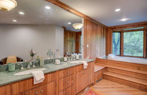 Steps to the Ellis River - Luxe, Hot Tub, Game Room - Foto 22