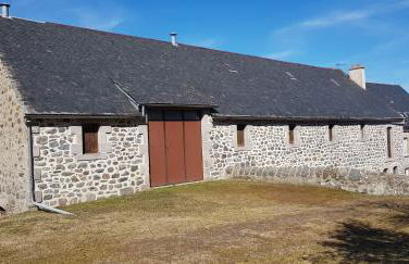 Lodge-Sagne une ferme rénovée au cœur du Cantal à proximité de la station de ski du Lioran - Photo 3