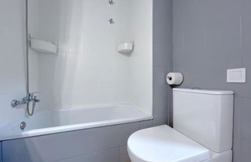 Beachfront gateway in Pineda de Mar - Photo 15