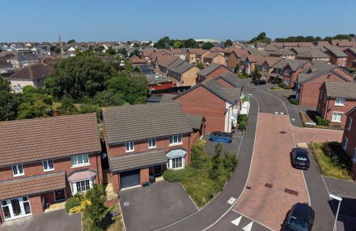 Contractor 4 Bed 2 BA 5 mins to Airport & Barry With Parking - Foto 1