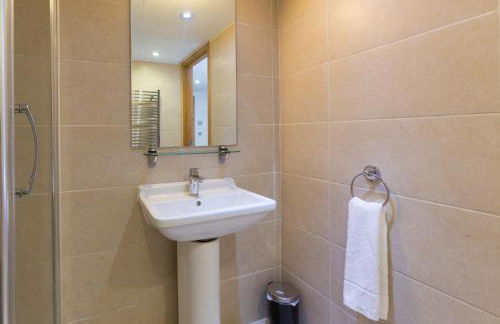 Zone 1 Modern 2 Bed 2 Bath Apt with outdoor space Hyde park - Foto 20