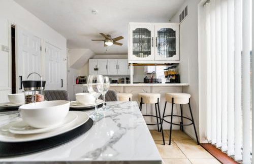 Stylish 3-Bed Home - 5 min walk to ExCeL - Free Parking - Near O2 & Canary Wharf - Photo 5