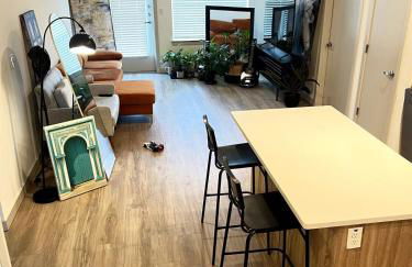 Luxury Bedroom with Private Bath & Closet Near Airport and Downtown Boston - Foto 27