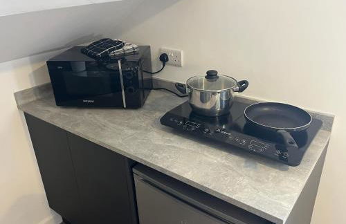 Loft studio apartment, BL, Town Centre, Secure gated parking option, Modern, fresh and spacious living, Netflix ready TV, Wifi - Photo 8