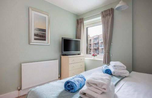 Dolphin Hideaway- Poole Quay Apartment with Parking - Photo 18