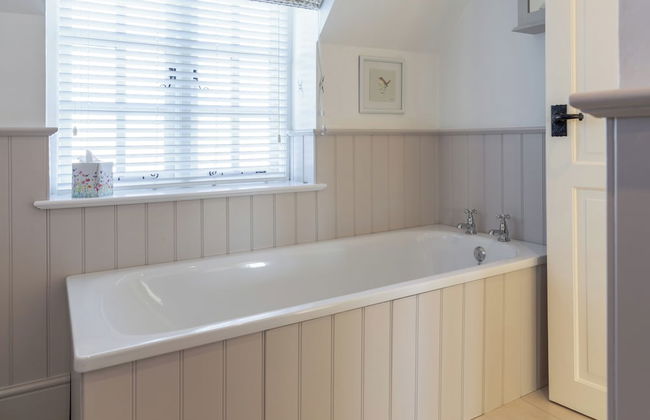 Jasmine Cottage-2BD in Heart of Bourton - Photo 50