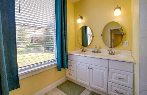 Inviting Connellsville Getaway with Deck! - Foto 12