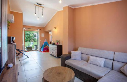 Beautiful Apartment In Cabrunici - Foto 5