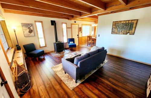 Blacktail Cabin Hideaway with hot tub - Foto 13