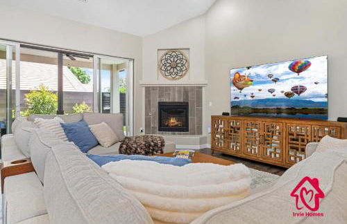 Fireside Oasis Retreat - An Irvie Home - Foto 3