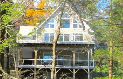 Stunning Weekend Getaway near Hickory Run State Park in Pennsylvania - Photo 1