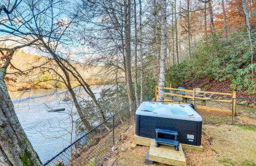 Toccoa Waterfront Hideaway Hot Tub and Fire Pit! - Foto 2