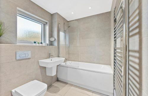 Winter Sale! Modern 2 Bed Flat in Warwick -Parking - Foto 8