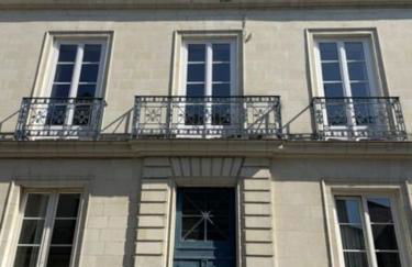 Grande chambre indépendante, charme, calme sur jardin, Nantes centre, accès privé par escalier de l'immeuble, sdb & wc privés, 10 minutes gare et palais des congrès - Foto 8