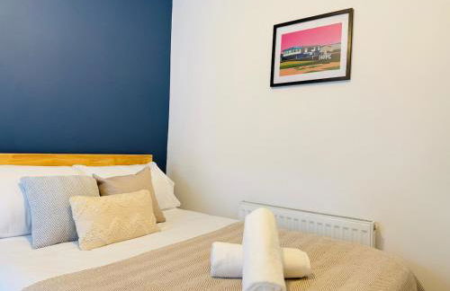 Comfy 4 Bed Home - Port Talbot - Perfect for Contractors & Families - Foto 28