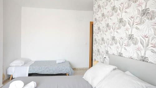 Amplia casa en Granada ideal para familias - Foto 3