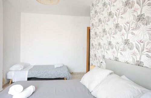 Amplia casa en Granada ideal para familias - Foto 3