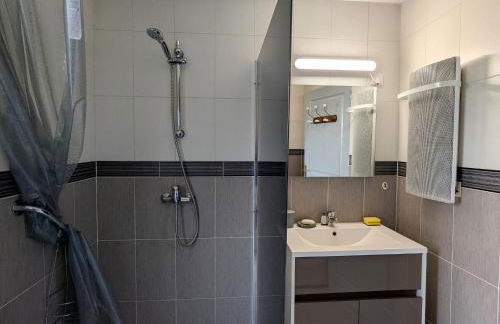 Maison cosy à Sully-sur-Loire, 5 chambres, terrasse, parking, draps et chauffage inclus - FR-1-590-220 - Photo 24