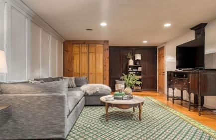 Historic & Secluded Estate on the Hudson River w/ Pool Sleeps 24 River House by Avantstay - Foto 97