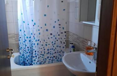 2 Bedroom, 1 Bath apartment near the sea - Foto 7